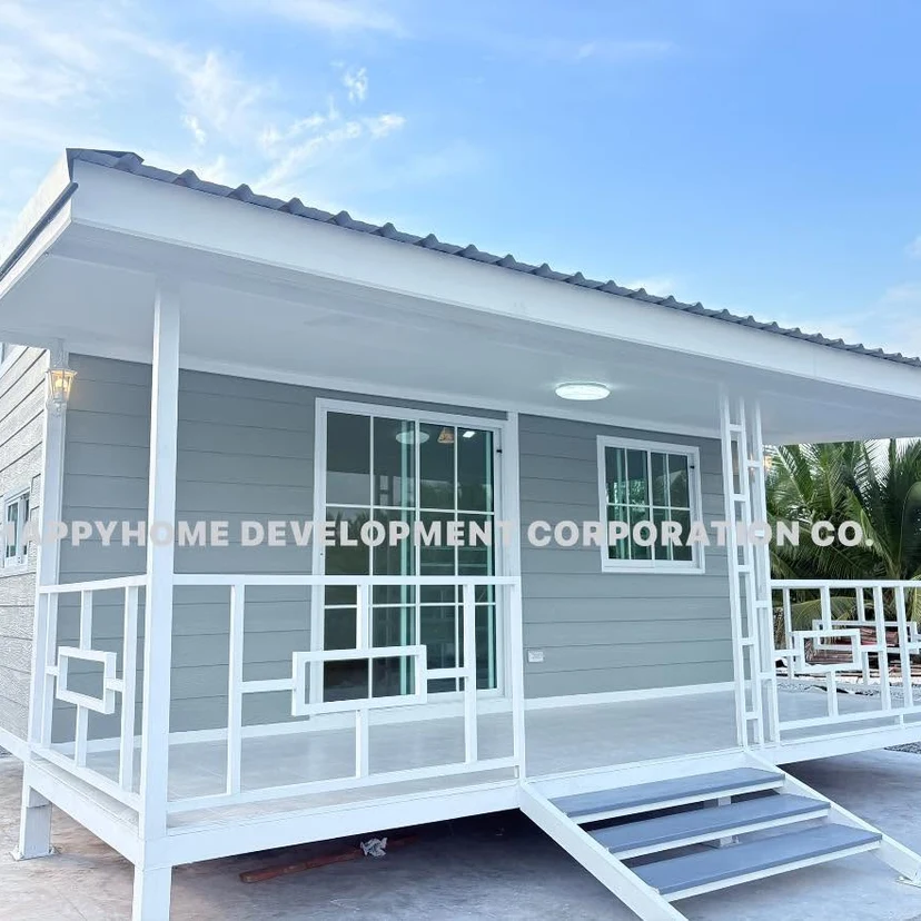 บ้านพักสีเทาพร้อมเฉลียงที่สร้างเสร็จแล้ว
